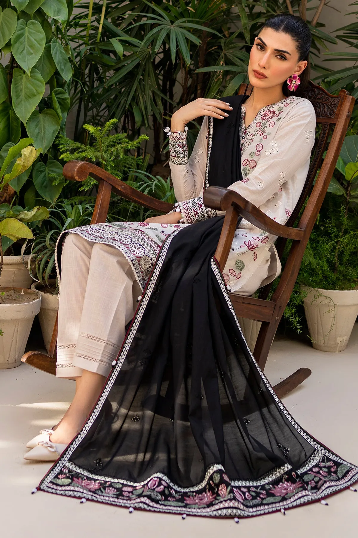 EMBROIDERED LAWN IL-SS24-D8