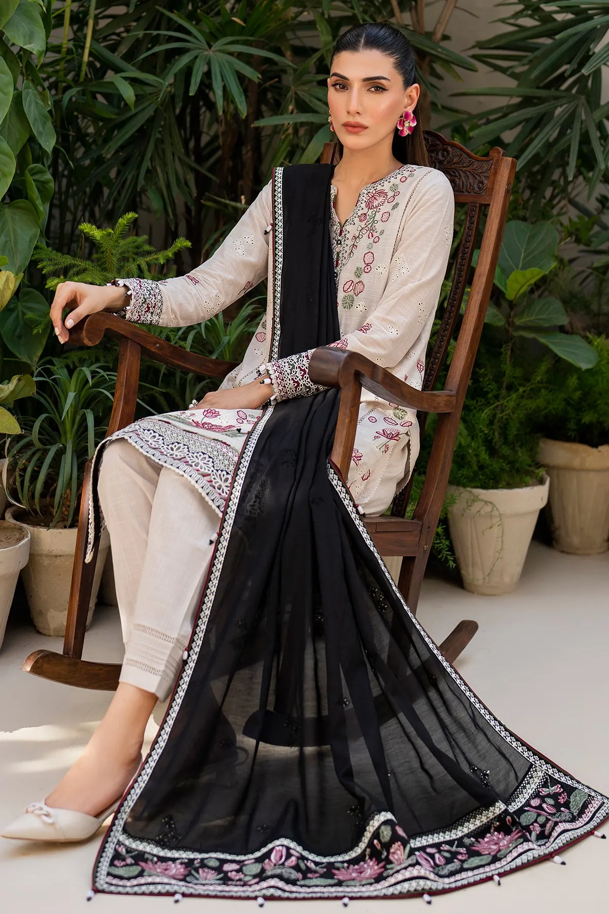 EMBROIDERED LAWN IL-SS24-D8